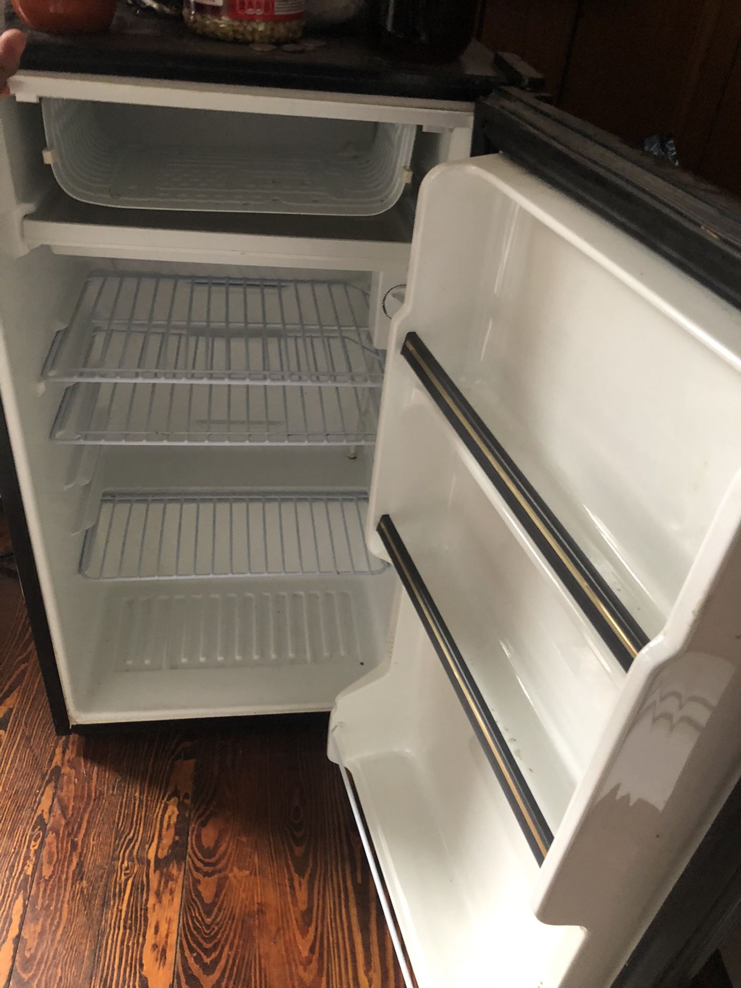 Mini fridge like new