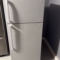 Insignia Refrigerator