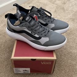 **NEW**Vans Ultrarange Exo Size 10.5 Men/ 12 Women 