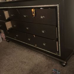 Dresser 