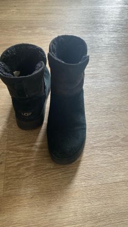 Black UGG