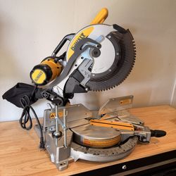Dewalt 15 Amp Corded 12 in. Compound Double Bevel Miter Saw