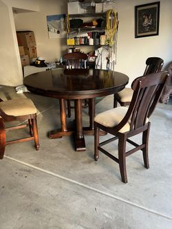 Dining Table/Chairs