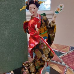 ORIENTAL DECOR A LARGE JAPANESE DOLL