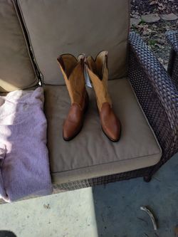 Boots 9 1/2 Like New Never Been Used