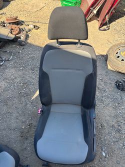 Front seats 2017 VW Jetta black/gray