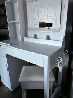 Makeup vanity
