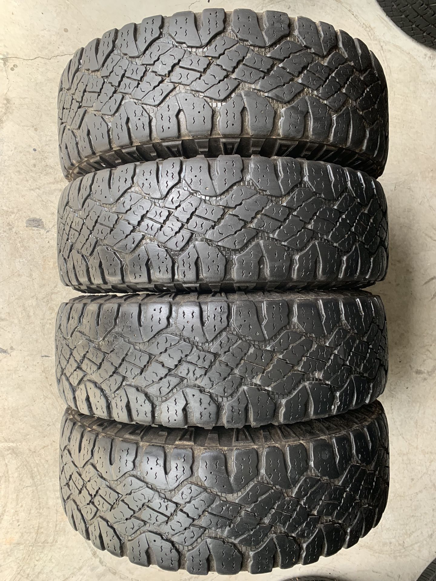 Set of used tires LT245/75/16