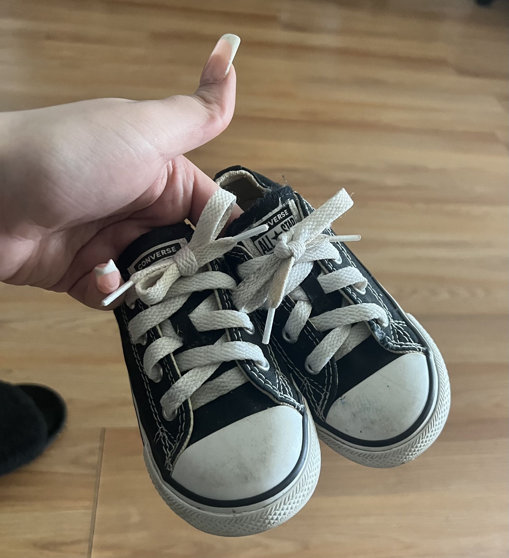 Size 7 Converse 