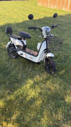 IREV Scooter “brand New In Box”