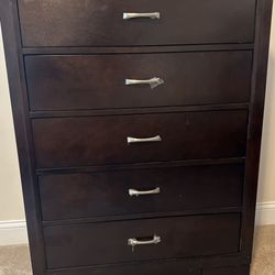 Dresser And chest Set. 