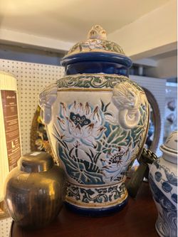 Chinese pottery lidded jar