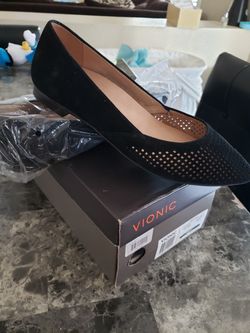 Vionic black flats