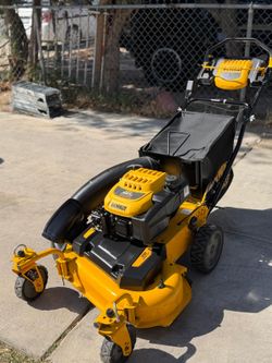 DEWALT
28 in. 224cc E-GOV Engine 3-in-1 Gas RWD Self-Propelled Lawn Mower with High Rear Wheels