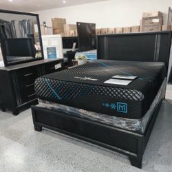 1 MONTH OLD KING BEDROOM SET WITH MATTRESS, DRESSER, NIGHTSTAND(  AND MATTRESS