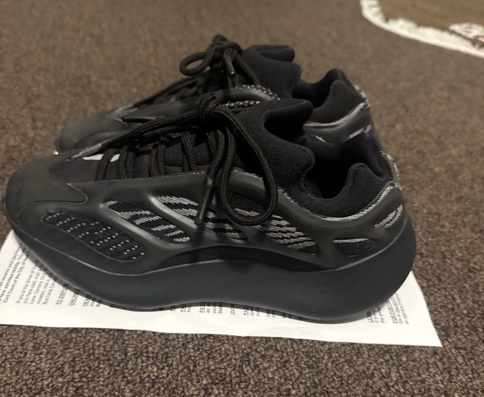 Adidas Yeezy 700 V3, Size 5 Black