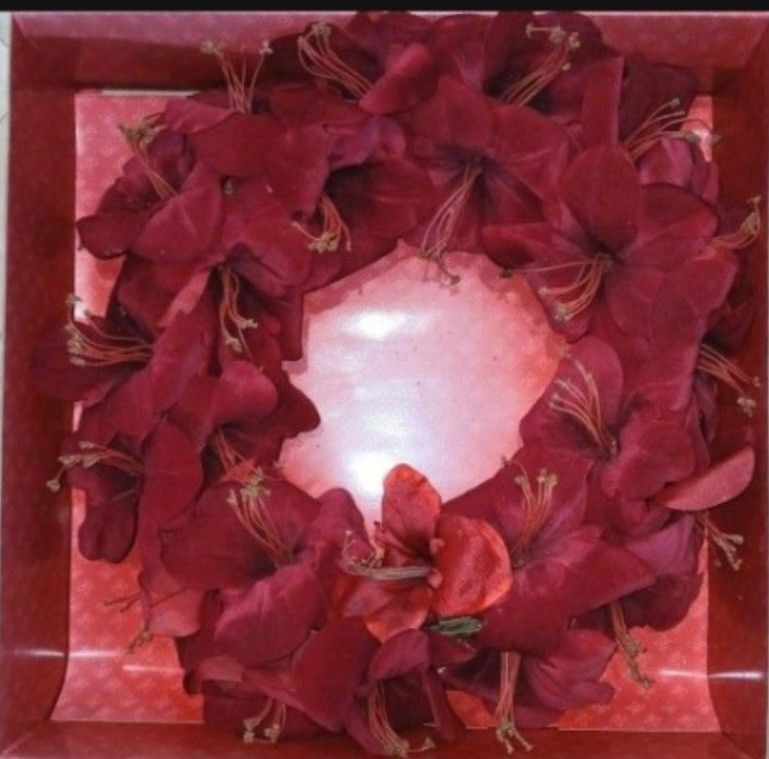 Gorgeous Christmas Silk Flower Wreath 18" In Box