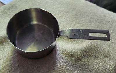 The 1 Cup (240ml) Stainless Steel Measuring Cup is a versatile kitchen tool suitable for all occasions. Featuring a double spout, solid handle with sl