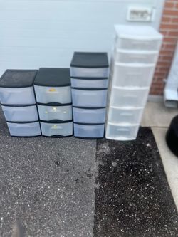 4 sterilite plastic storage containers. Used in good condition. A few were kept in the garage so will need a bit of wiping down. All in good condition