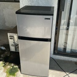 Used Mini Fridge 