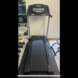 Gold’s Gym Treadmill - 430 Trainer