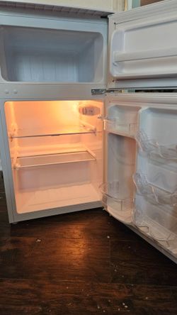 Mini fridge, 3.1 cu. ft. 2 compartments with freezer in white
