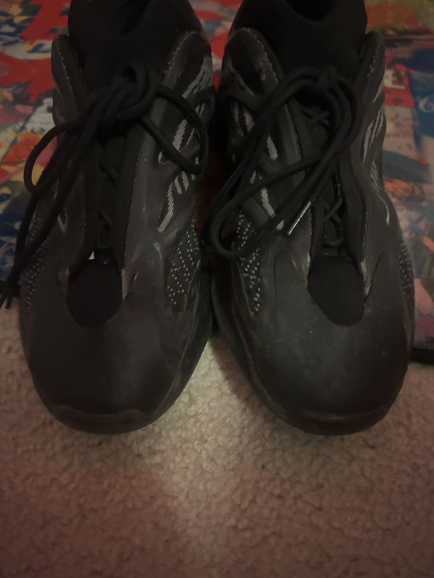 adidas Yeezy 700 V3 Dark Glow Size 11