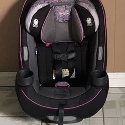 LIKE NEW SAFETY 1ST CONVERTIBLE CAR SEAT !!!!