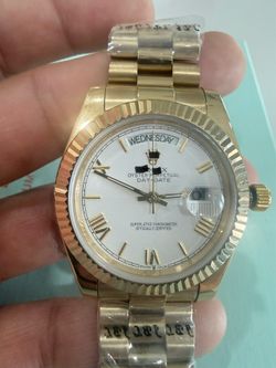 R watches