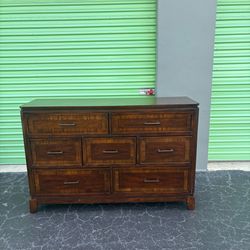 Wooden dresser . Gavetero de madera . W58”h38”d18”