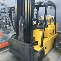 ForkLift Carterpillas 8000 Lbs