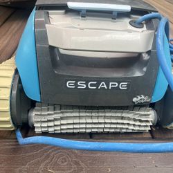 Dolphin Pool Vacuum 