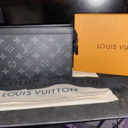 Louis Vuitton Crossbody Bag NEED GONE