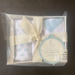 Pottery Barn 1 Bib And 2 Burp Cloth