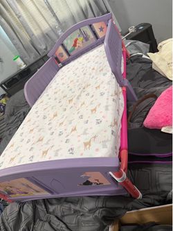 Toddler princess bed with mattress