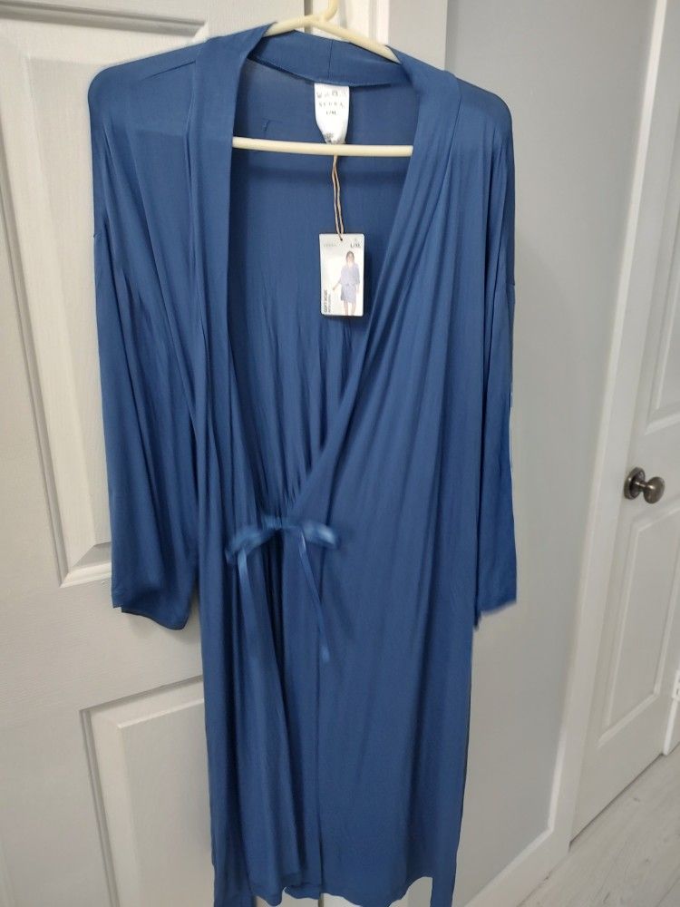 Women's Soft Robe L/XL New With Tags