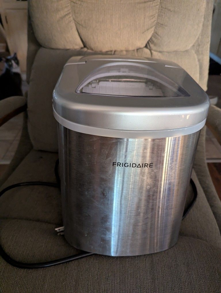 Countertop Ice Machine
