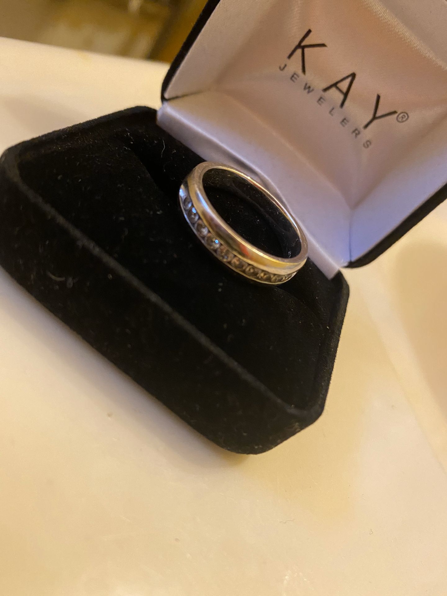MEN’S WEDDING RING SZ 8, 10 Stud Diamond Ring