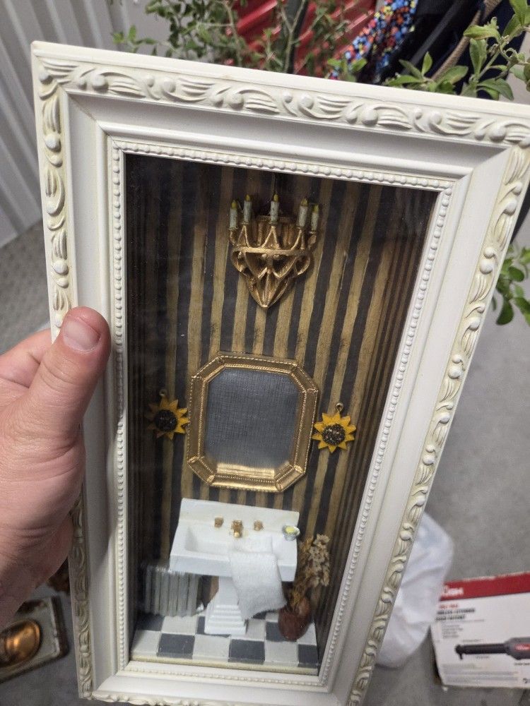 Estate Liquidation High Valuables 3D FRAME BATHROOM