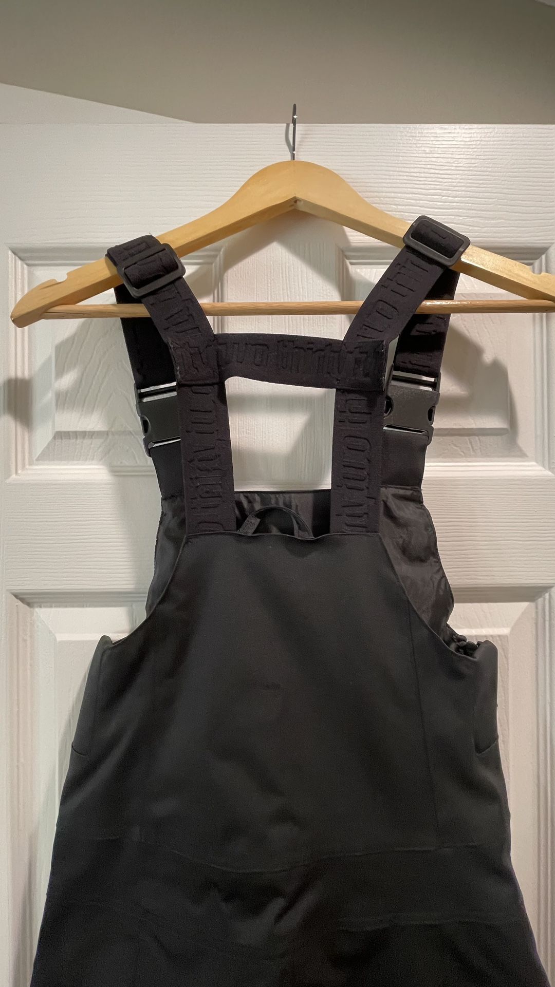 Basement Bib - 32 Snowboard. Women’s XS