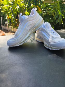 NIKE size 8.5 woman