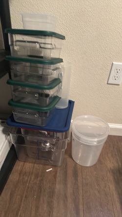 Food storage containers