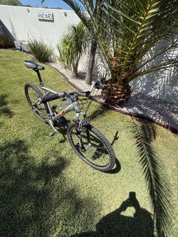 Giant Avalanche Front Shocks Mountain Bike