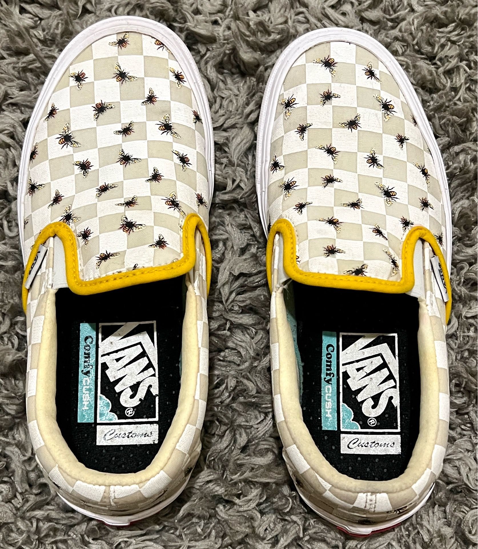 RARE- Vans Checkers Bee White Slip On Shoes Men's Size 4.5, Women's 6. Excellent