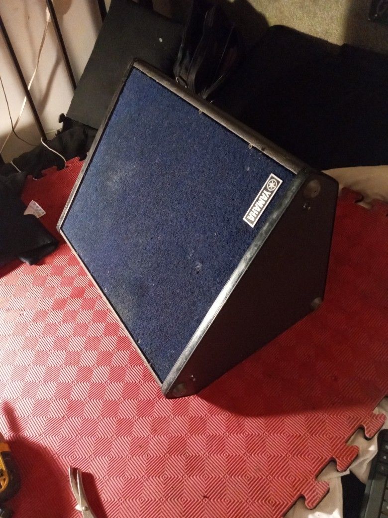 Yamaha ES 90 A Stage Monitor Wedge Speaker 12-in
