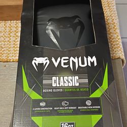 Venum Classic Boxing Gloves 16oz (Black) Like New MMA Kickboxing Etc