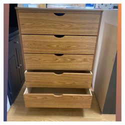 5 drawers dresser/ Five drawers dresser