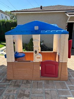 Kids Plastic Outdoor Playhouse
