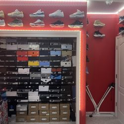 —>>SELLING SHOE COLLECTION<<—