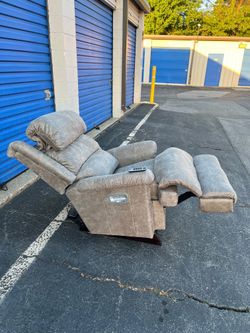 ASTOR LAZYBOY POWER ROCKER RECLINER